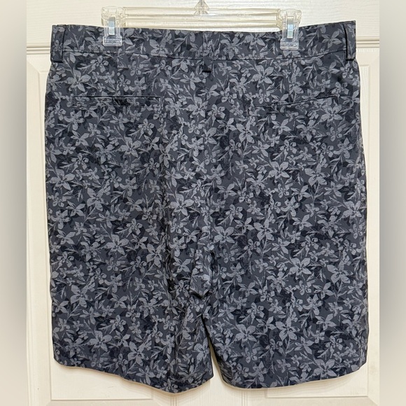 PGA Tour Gray Flower Shorts (men’s size 36) - Picture 4 of 7